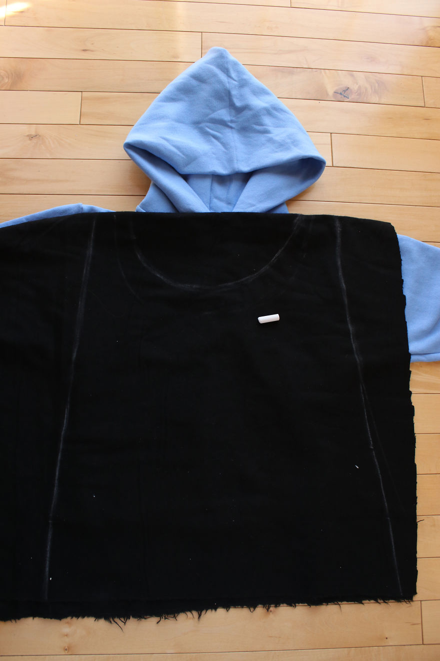 No-Sew Vampirina Hoodie