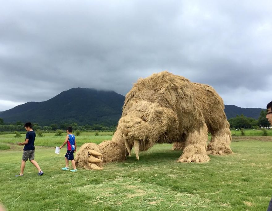 Japanese Continue The Tradition Of Rice Harvest Season By Creating Gigantic Straw Sculptures