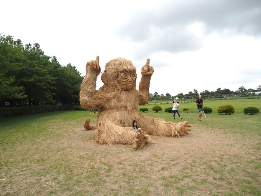 Japanese Continue The Tradition Of Rice Harvest Season By Creating Gigantic Straw Sculptures