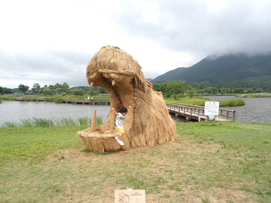 Japanese Continue The Tradition Of Rice Harvest Season By Creating Gigantic Straw Sculptures