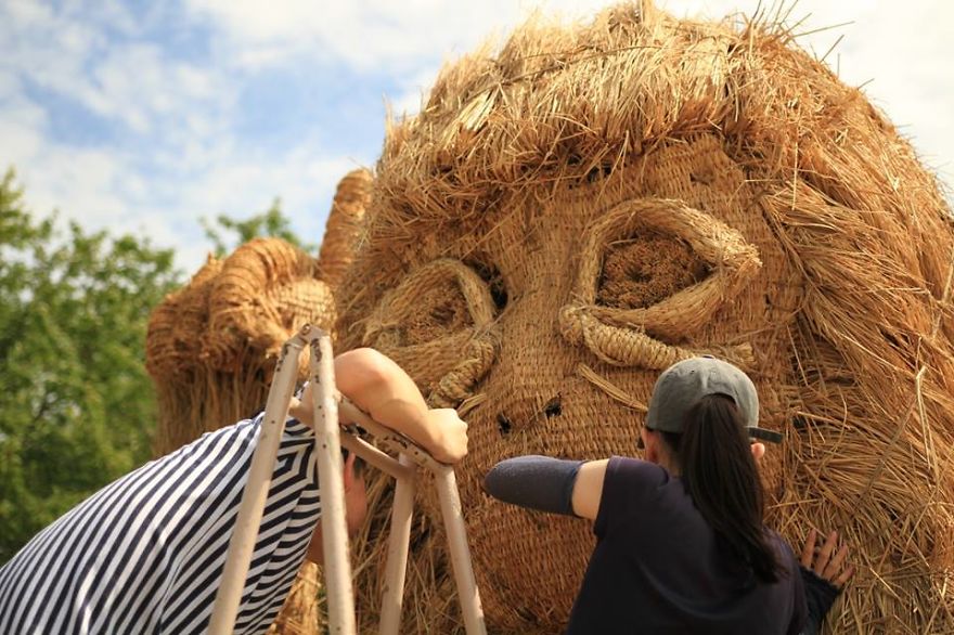 Japanese Continue The Tradition Of Rice Harvest Season By Creating Gigantic Straw Sculptures