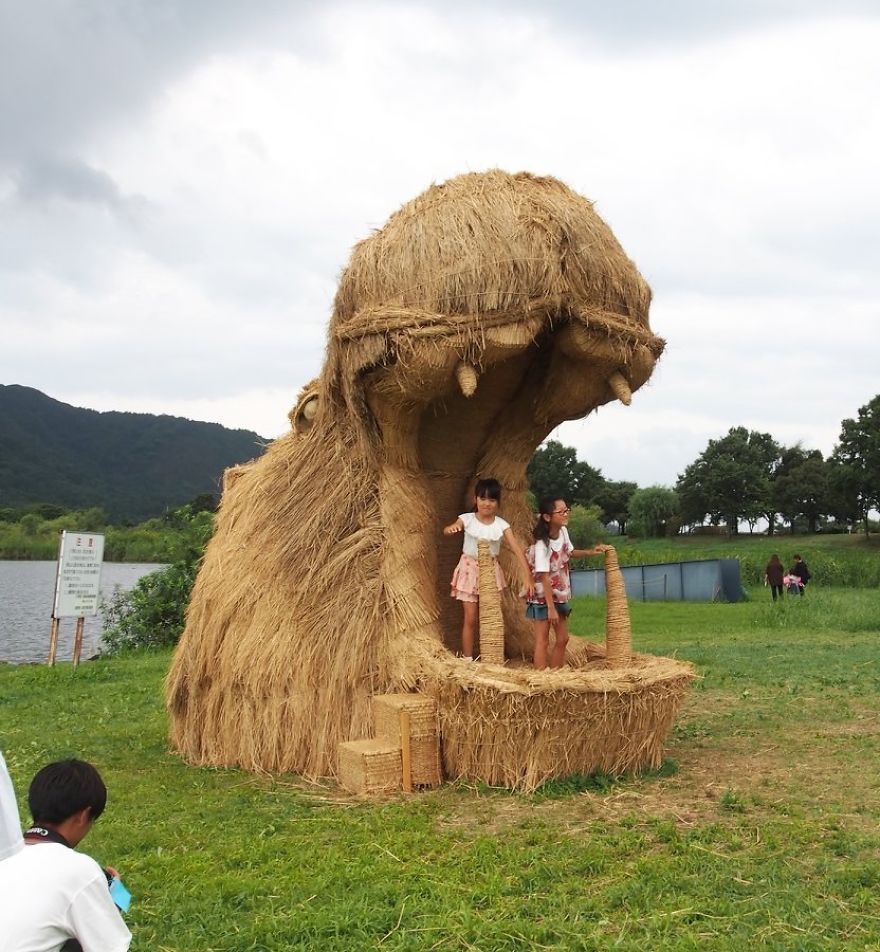 Japanese Continue The Tradition Of Rice Harvest Season By Creating Gigantic Straw Sculptures