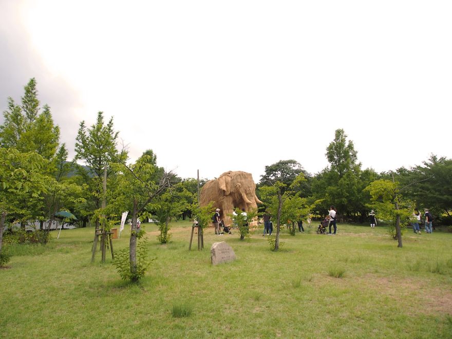 Japanese Continue The Tradition Of Rice Harvest Season By Creating Gigantic Straw Sculptures
