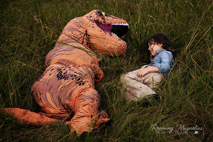 Internet Is Laughing At These Family Pics After Mom Lets Autistic Son Wear T-Rex Suit As He Hates Being Photographed Internet Is Laughing At These Family Pics After Mom Lets Autistic Son Wear T-Rex Suit As He Hates Being Photographed