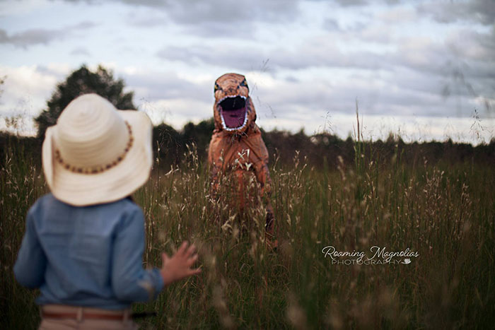 Internet Is Laughing At These Family Pics After Mom Lets Autistic Son Wear T-Rex Suit As He Hates Being Photographed Internet Is Laughing At These Family Pics After Mom Lets Autistic Son Wear T-Rex Suit As He Hates Being Photographed