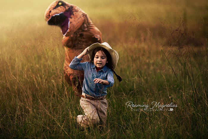 Internet Is Laughing At These Family Pics After Mom Lets Autistic Son Wear T-Rex Suit As He Hates Being Photographed Internet Is Laughing At These Family Pics After Mom Lets Autistic Son Wear T-Rex Suit As He Hates Being Photographed