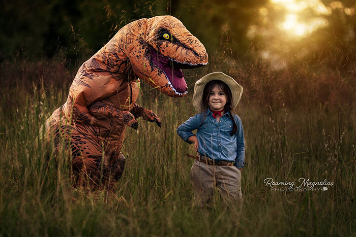 Internet Is Laughing At These Family Pics After Mom Lets Autistic Son Wear T-Rex Suit As He Hates Being Photographed Internet Is Laughing At These Family Pics After Mom Lets Autistic Son Wear T-Rex Suit As He Hates Being Photographed