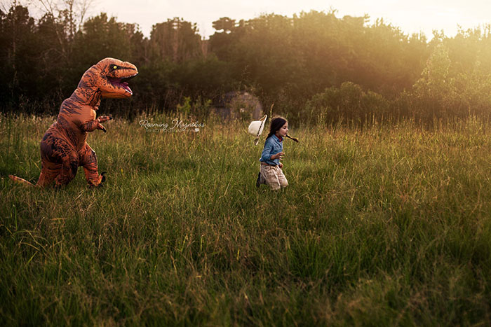 Internet Is Laughing At These Family Pics After Mom Lets Autistic Son Wear T-Rex Suit As He Hates Being Photographed Internet Is Laughing At These Family Pics After Mom Lets Autistic Son Wear T-Rex Suit As He Hates Being Photographed