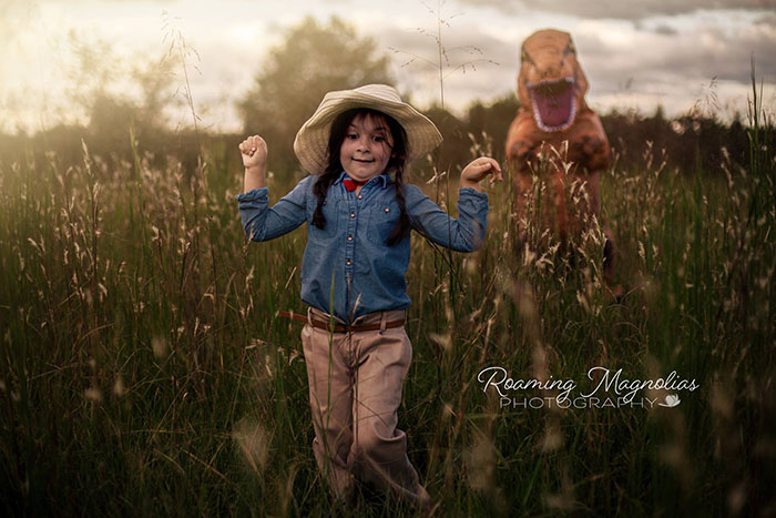 Internet Is Laughing At These Family Pics After Mom Lets Autistic Son Wear T-Rex Suit As He Hates Being Photographed Internet Is Laughing At These Family Pics After Mom Lets Autistic Son Wear T-Rex Suit As He Hates Being Photographed