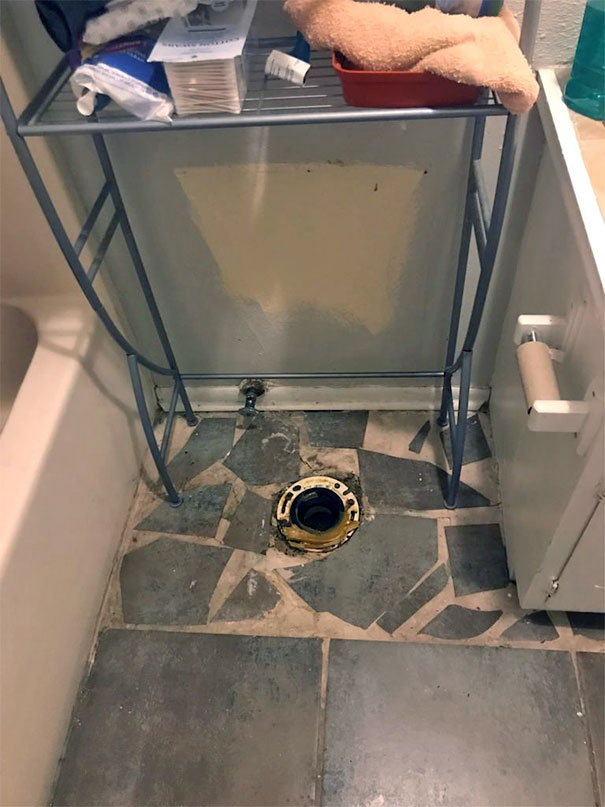 I Split Up With My Boyfriend Yesterday And Fell Asleep While He Was Packing. Woke Up To See That He Stole My Toilet