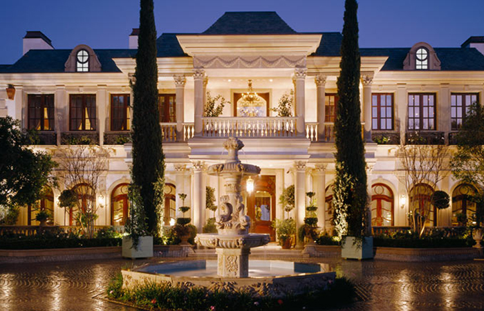 ‘Security Manager’ Of A Rich Family Shares The Craziest Tasks He Has To Do Every Day