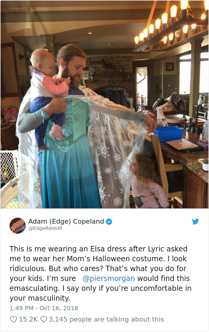 18 Best Responses To Piers Morgan Who Mocked Daniel Craig For Carrying His Baby In A 'Emasculating' Baby Carrier 18 Best Responses To Piers Morgan Who Mocked Daniel Craig For Carrying His Baby In A 'Emasculating' Baby Carrier