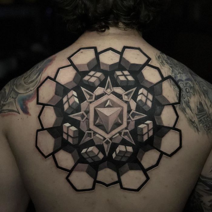 3D tattoo with geometric design on a person's back, featuring cubes and hexagons in a mesmerizing pattern.