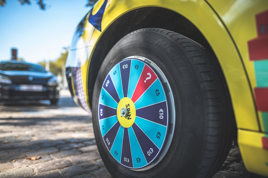 I Love How This Taxi Driver Fights Uber In A Fun Way.