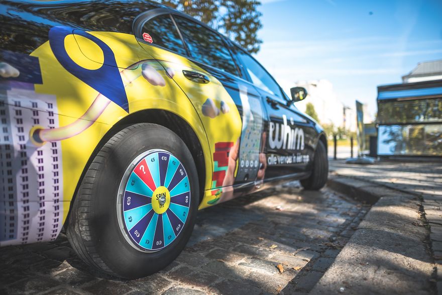 I Love How This Taxi Driver Fights Uber In A Fun Way. I Love How This Taxi Driver Fights Uber In A Fun Way.