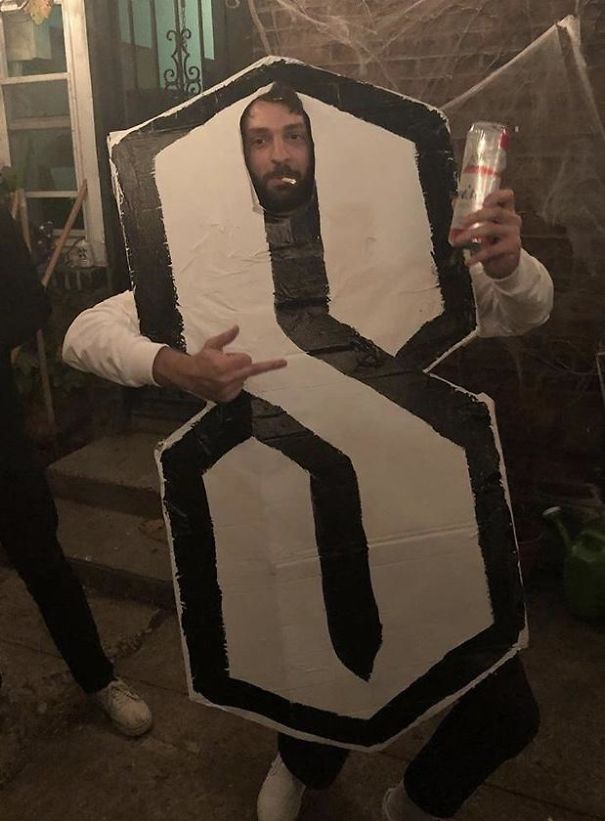 This Halloween, I Went As The "Cool S" We All Used To Draw In Middle School