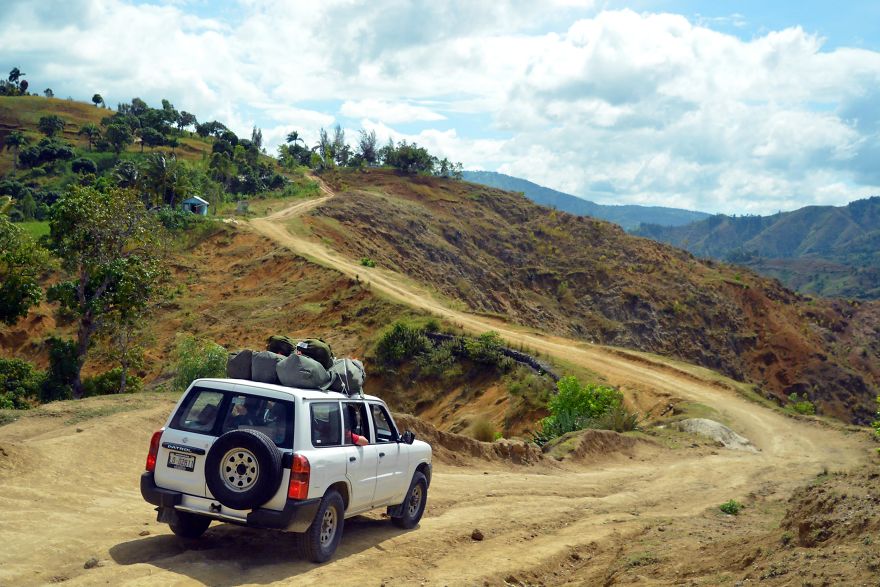 9 Things Every Aspiring Humanitarian Volunteer Should Consider Before Traveling Abroad 9 Things Every Aspiring Humanitarian Volunteer Should Consider Before Traveling Abroad