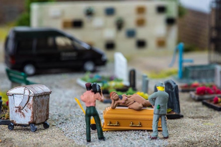 Things You Shouldn’t Do In A Cemetery