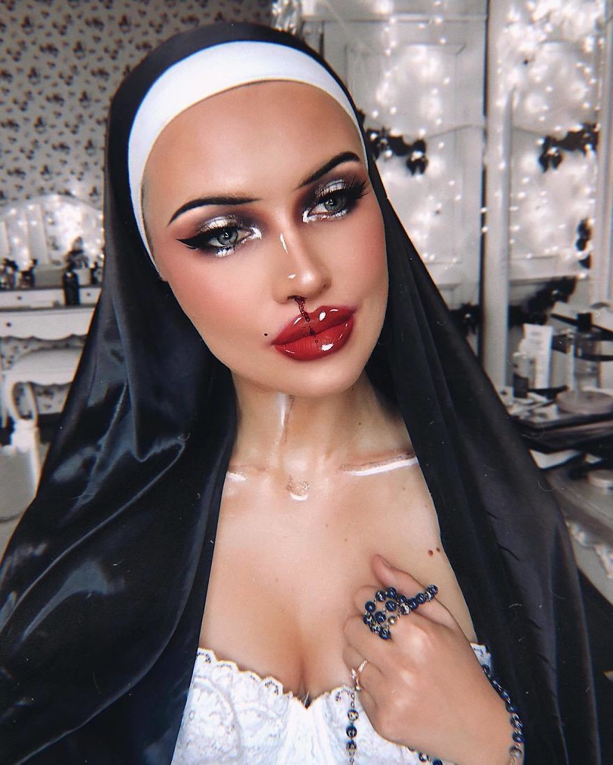 I Transform Myself With Halloween Makeup