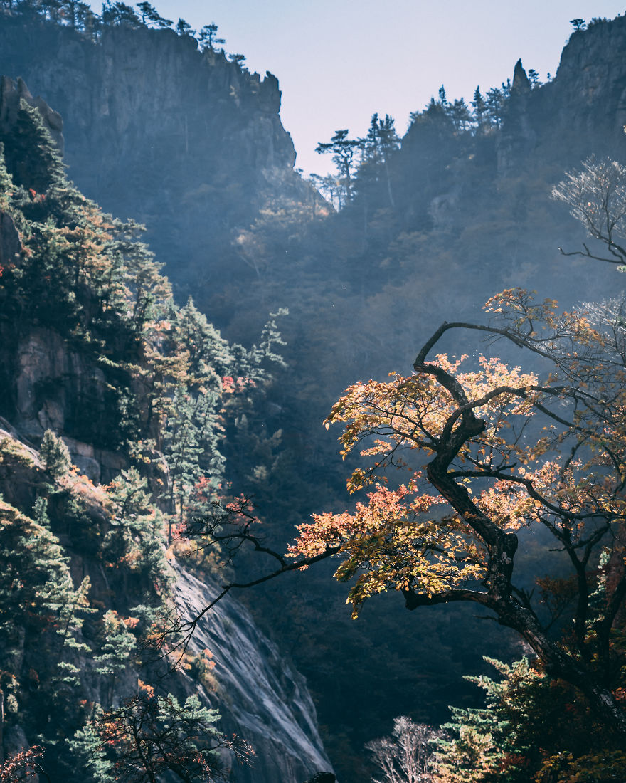 I Went On A Hike At Seoraksan National Park In South Korea And The Fall Foliage Was Incredible