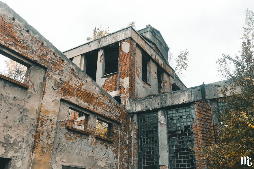 We Spend All Day On Urbex In An Old Paper Factory