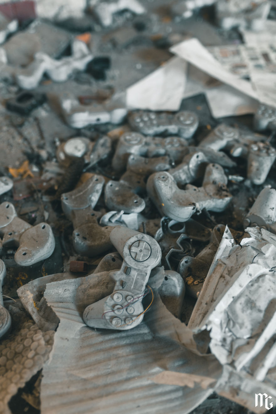 We Spend All Day On Urbex In An Old Paper Factory