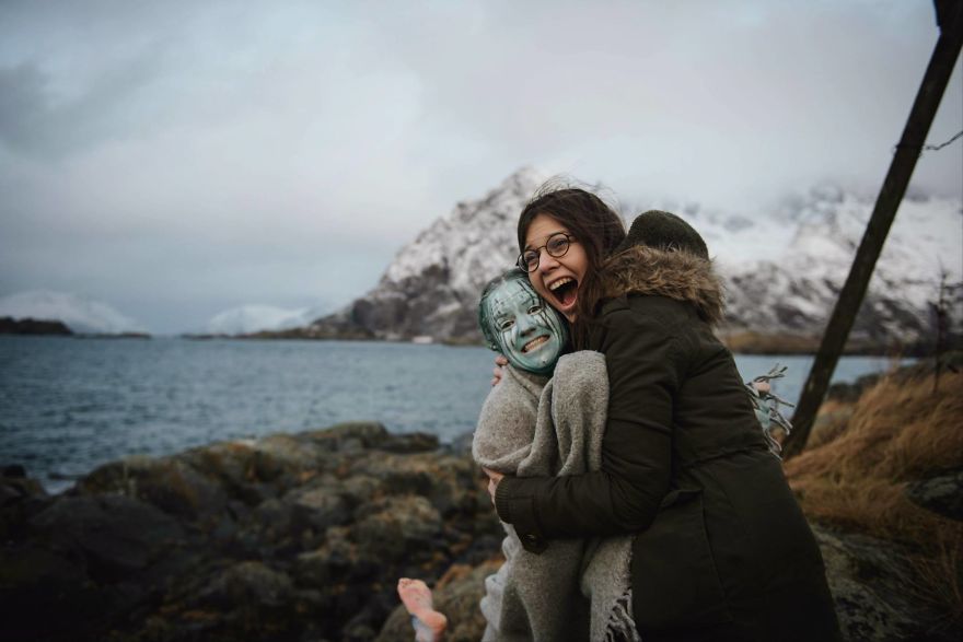 I Make Models Disappear Into Their Surroundings By Painting On Them, And You Will Need To Look Twice I Make Models Disappear Into Their Surroundings By Painting On Them, And You Will Need To Look Twice