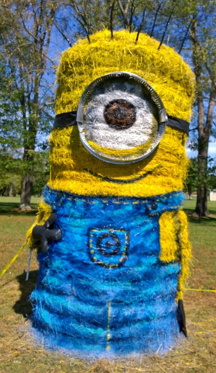Minion From Despicable Me With 3d Elements