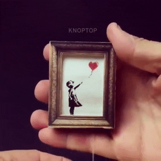 Guy Notices That Something Doesn’t Add Up In Banksy Shredding, Explains Why It Was FAKE Guy Notices That Something Doesn’t Add Up In Banksy Shredding, Explains Why It Was FAKE