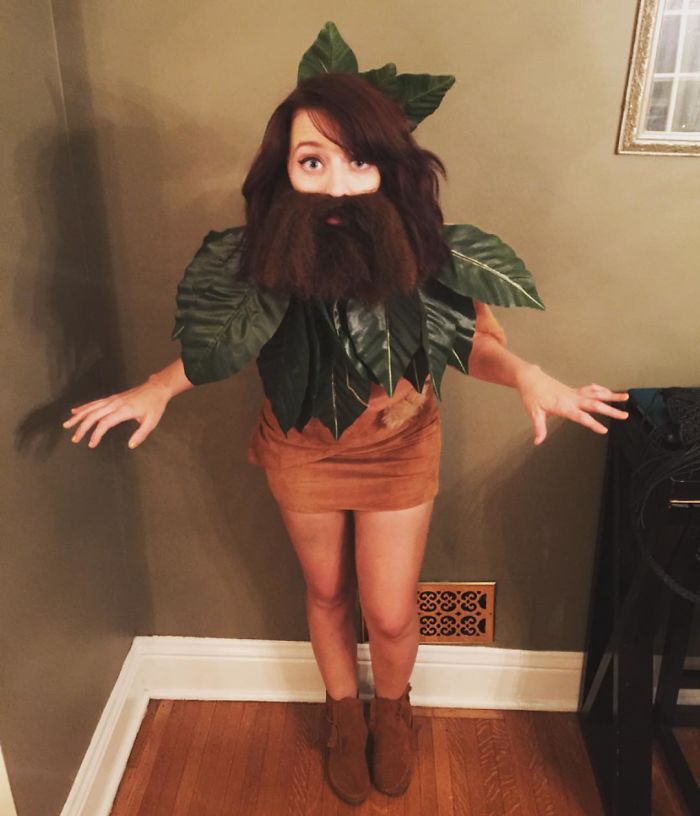 Every Year These Friends Dress Up As A Different Version Of The Same Celeb, And The Result Gets Better And Better Every Year These Friends Dress Up As A Different Version Of The Same Celeb, And The Result Gets Better And Better