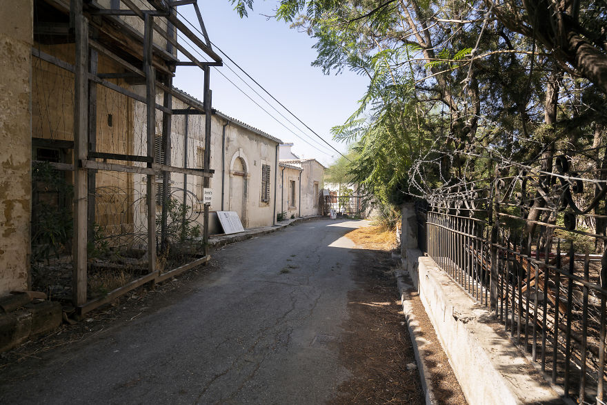 On The Left You See ‘Annie’s House’