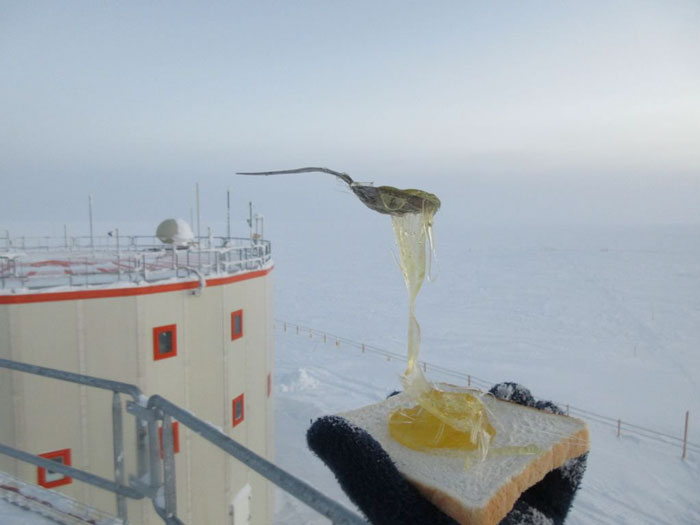Astrobiologist Tries Cooking In Antarctica At -94ºF (-70ºC), And The Result Will Crack You Up Astrobiologist Tries Cooking In Antarctica At -94ºF (-70ºC), And The Result Will Crack You Up