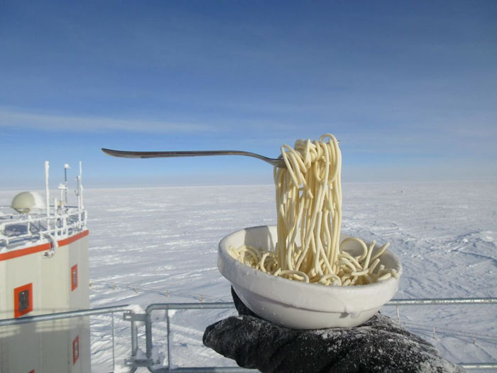 Astrobiologist Tries Cooking In Antarctica At -94ºF (-70ºC), And The Result Will Crack You Up Astrobiologist Tries Cooking In Antarctica At -94ºF (-70ºC), And The Result Will Crack You Up