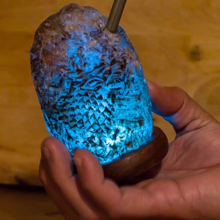 Salt Lamp Carving – Stark Wolf Shield From Game Of Thrones