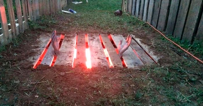 50 Times People Surprised Their Neighbors With Their Halloween Decorations