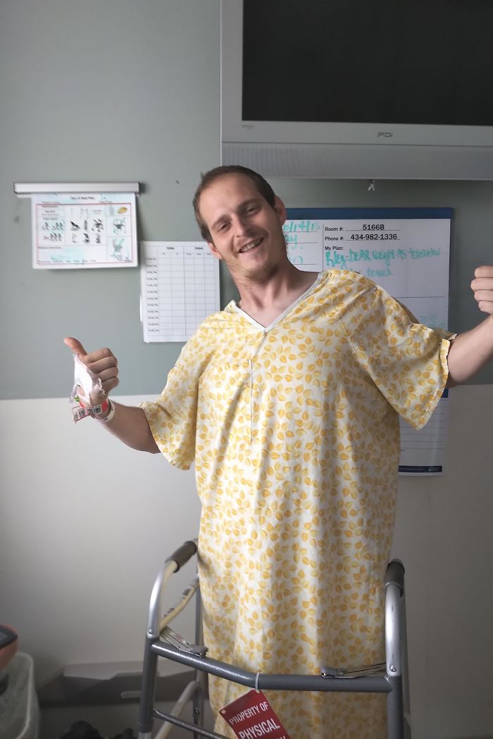 People Are Laughing At This Guy's Tinder Bio That He Wrote After Getting Crushed By 3000 Pounds People Are Laughing At This Guy's Tinder Bio That He Wrote After Getting Crushed By 3000 Pounds