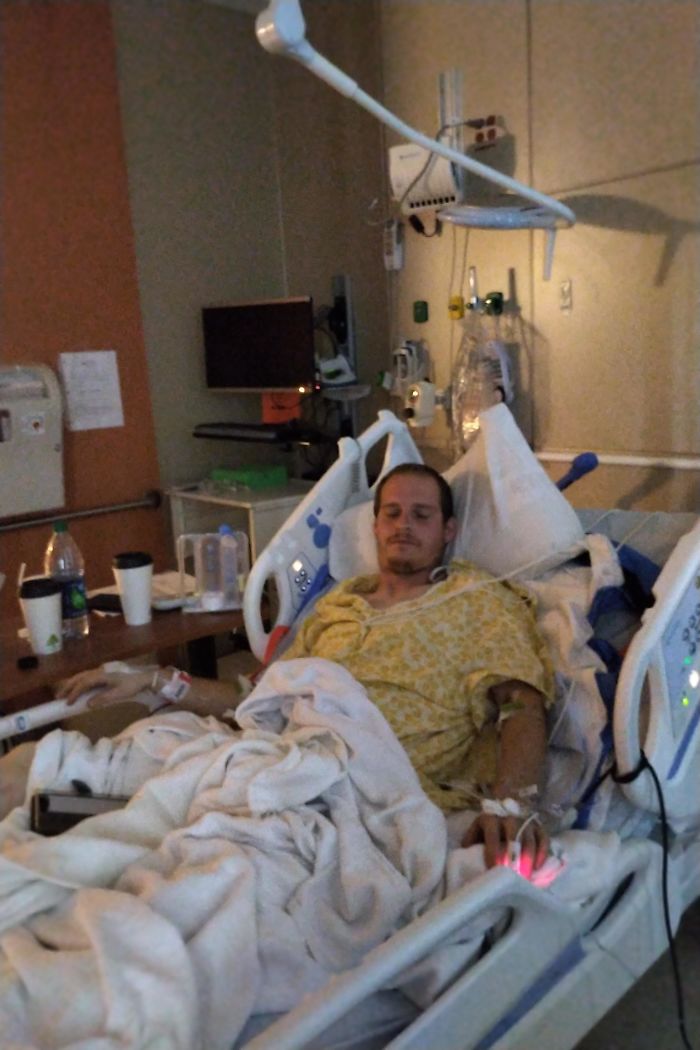 People Are Laughing At This Guy's Tinder Bio That He Wrote After Getting Crushed By 3000 Pounds