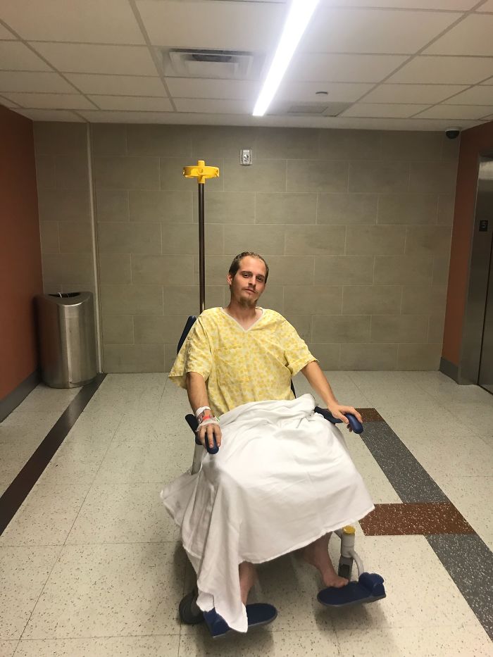 People Are Laughing At This Guy's Tinder Bio That He Wrote After Getting Crushed By 3000 Pounds People Are Laughing At This Guy's Tinder Bio That He Wrote After Getting Crushed By 3000 Pounds