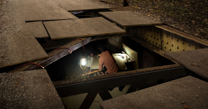 I Transformed A Dirt Road Into A Surreal Workshop Using Foam Boards And Other Props