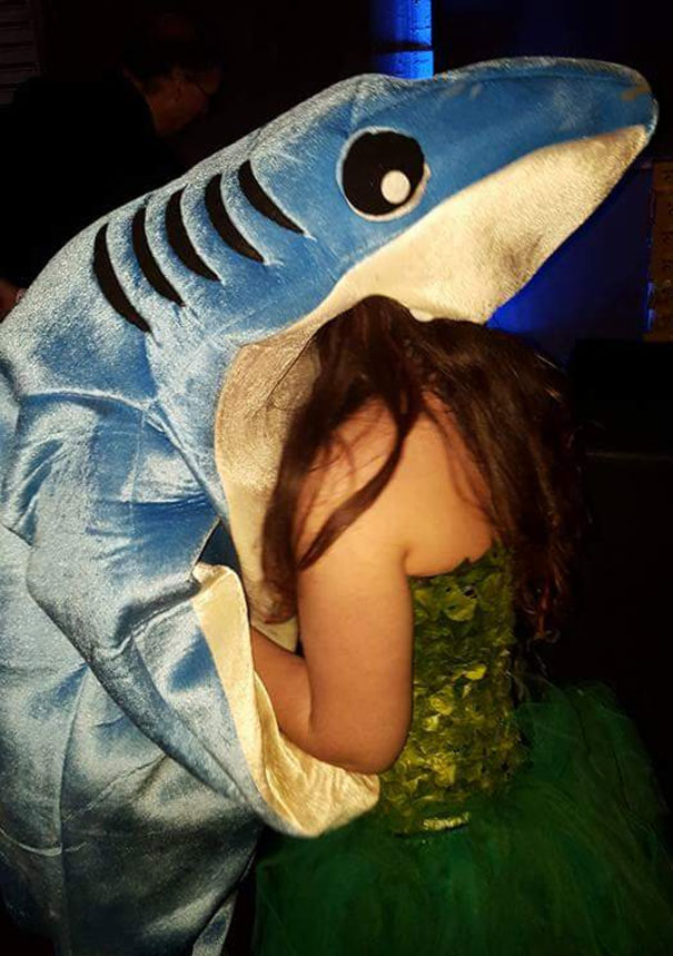 This Guy Was Dressed As Katy Perry's Shark In A Party An This Is Him Kissing A Girl