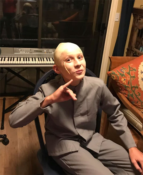 I Give You My Little Brother's Halloween Costume, Mid-Sized Me