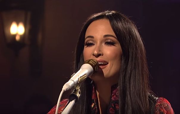 kacey-musgraves-saturday-night-live-5bb8af826ed85.jpg