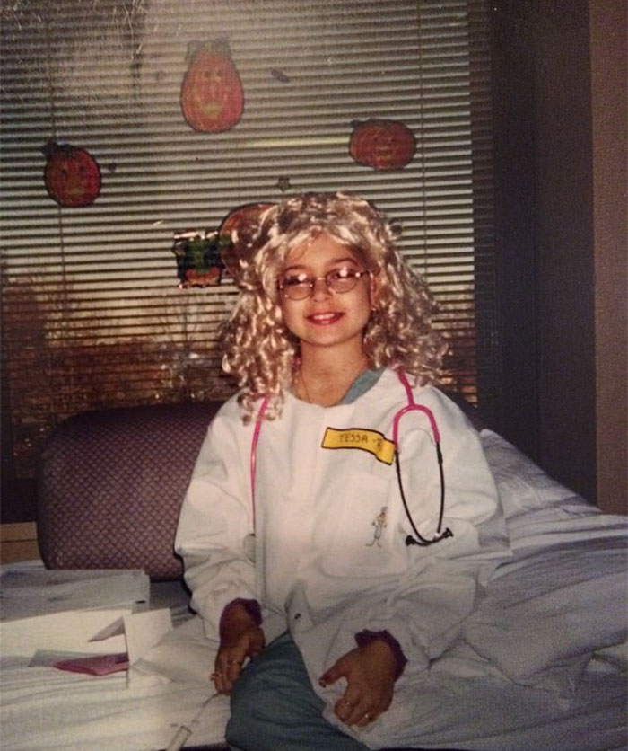 Girl Gets Her Leg Amputated At Age 11 Because Of Cancer, Becomes A Model 20 Years Later