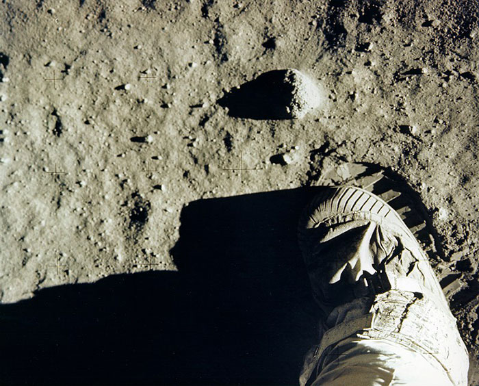 moon-landing-1001 moon-landing-1001