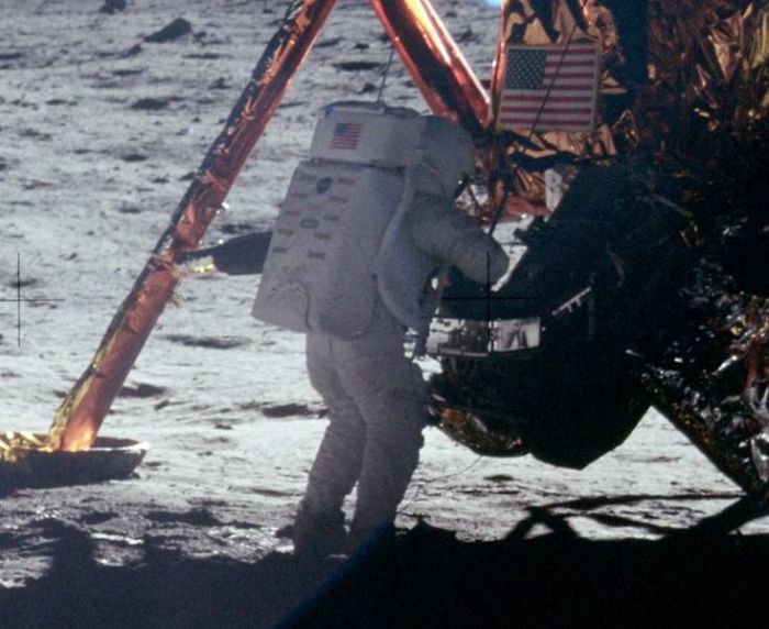 Someone Notices First Steps On The Moon Don't Match Neil Armstrong’s Boots, Gets Destroyed With Facts Someone Notices First Steps On The Moon Don't Match Neil Armstrong’s Boots, Gets Destroyed With Facts