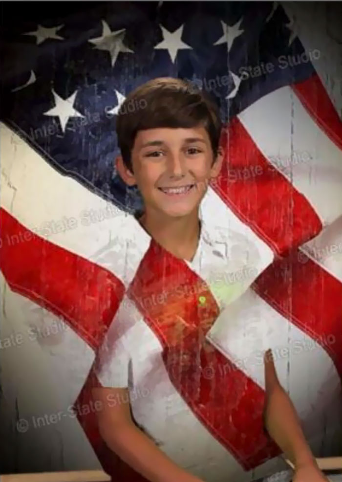 Girl Dresses Up In Green For School Picture Day And The Results Make Mom Laugh Hysterically Girl Dresses Up In Green For School Picture Day And The Results Make Mom Laugh Hysterically