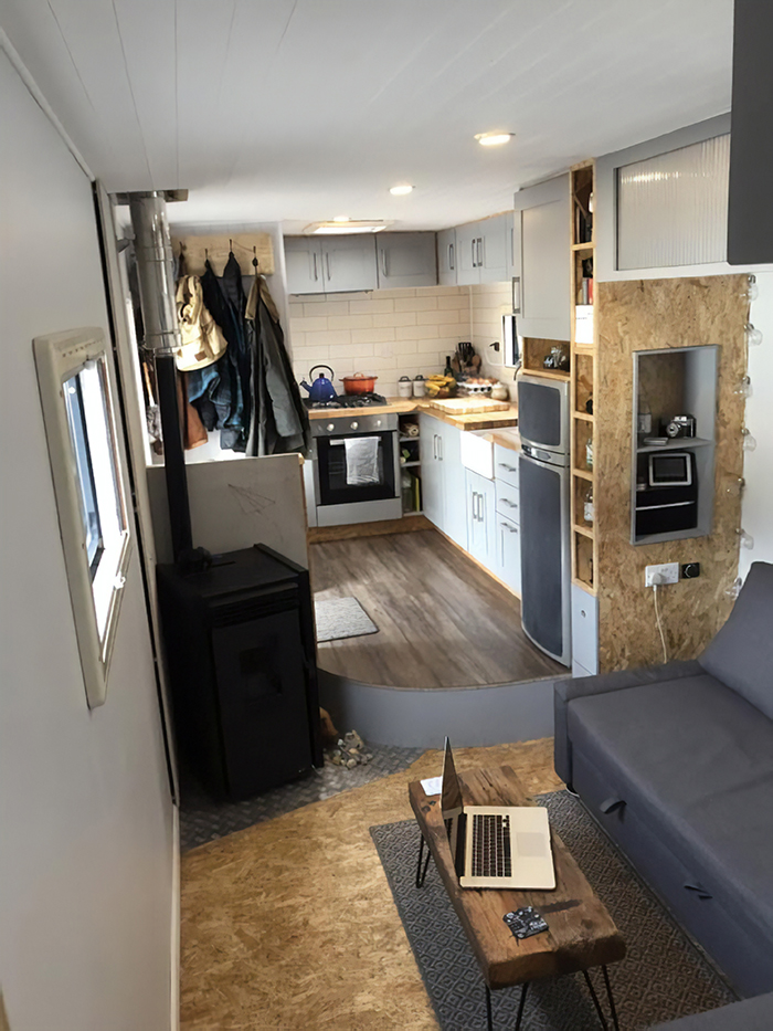 Couple Spends $25,000 To Convert Old Truck Into Mobile Home And It Looks Better Than Most Apartments Couple Spends $25,000 To Convert Old Truck Into Mobile Home And It Looks Better Than Most Apartments
