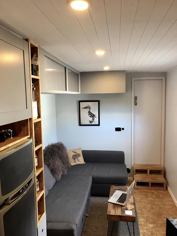 Couple Spends $25,000 To Convert Old Truck Into Mobile Home And It Looks Better Than Most Apartments Couple Spends $25,000 To Convert Old Truck Into Mobile Home And It Looks Better Than Most Apartments