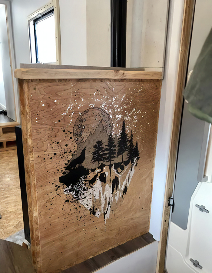 Couple Spends $25,000 To Convert Old Truck Into Mobile Home And It Looks Better Than Most Apartments Couple Spends $25,000 To Convert Old Truck Into Mobile Home And It Looks Better Than Most Apartments