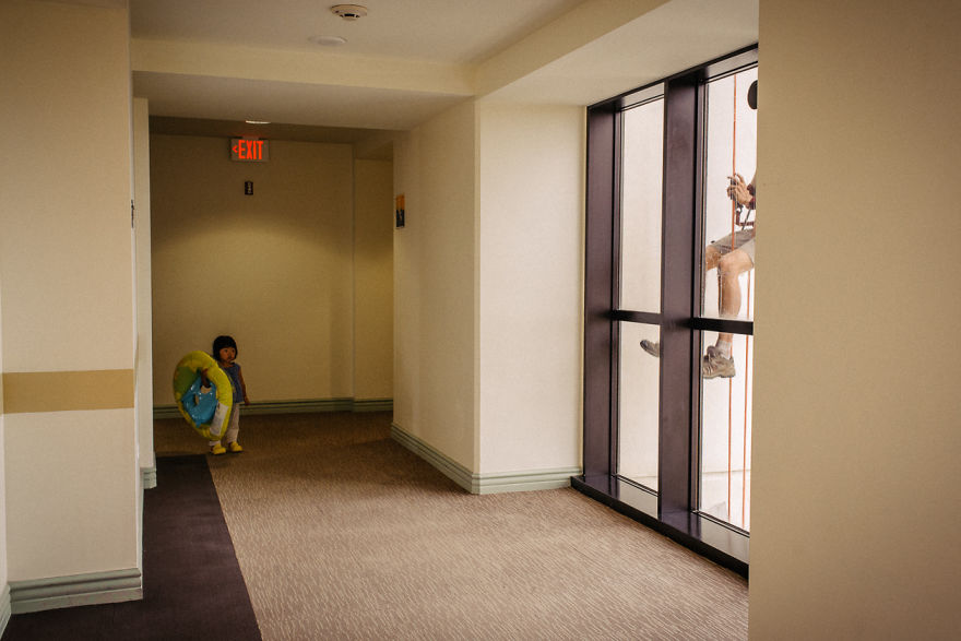 Japanese Photographer Manages To Show Bright Moments In Everyday Life In Japan